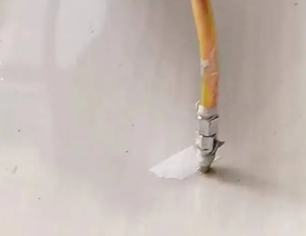 张北瓷砖空鼓维修公司专业解答在瓷砖铺贴过程中，如果使用的砂料过粗（如全部使用了粗砂），可能会导致以下问题